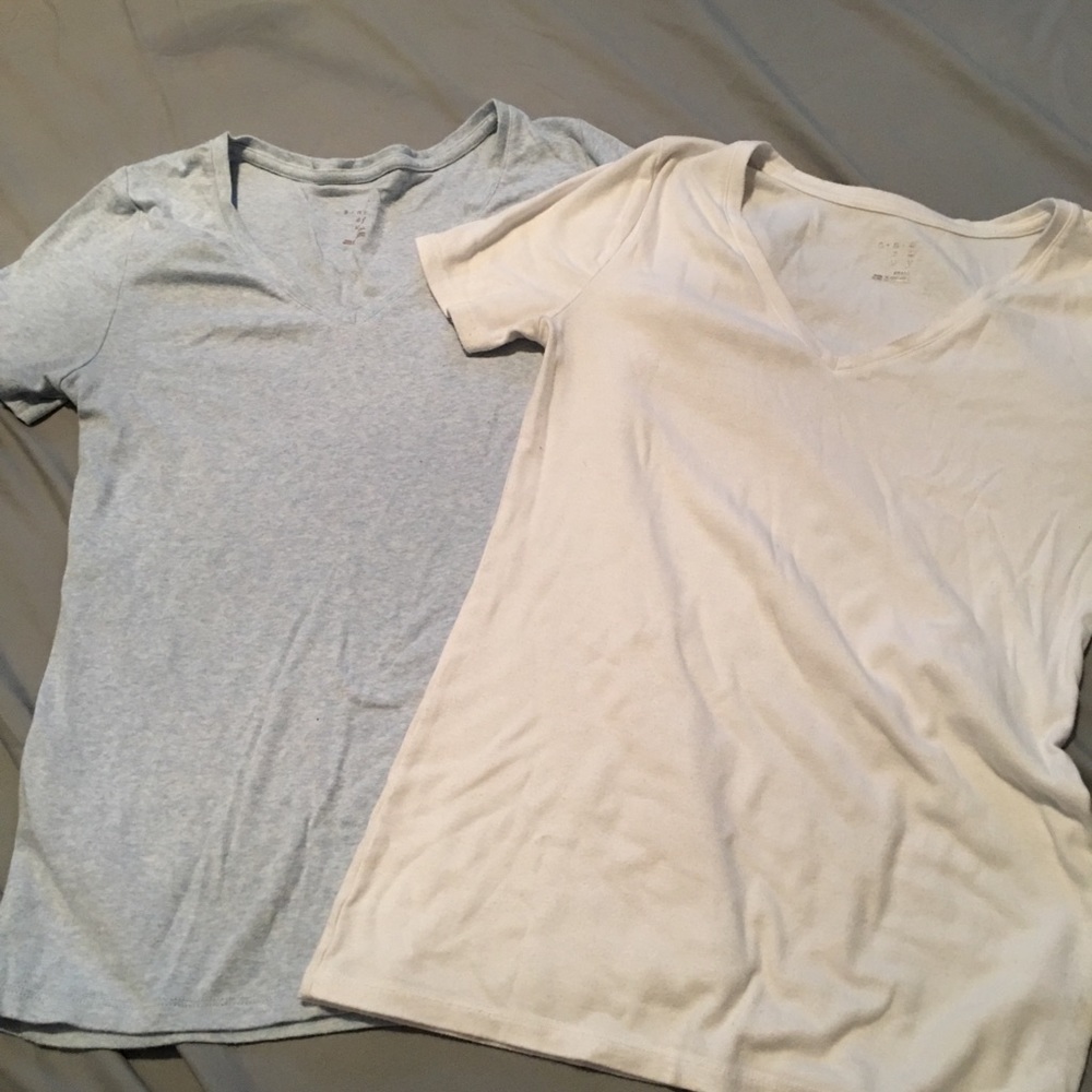 2 simple v-neck tees